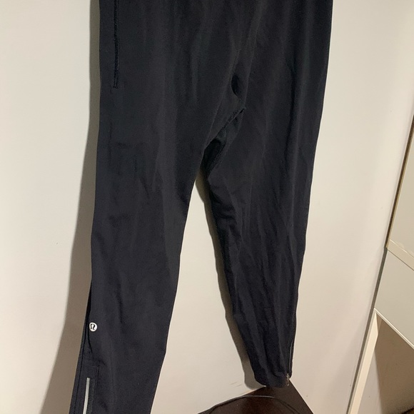 black lululemon men jogger - Picture 2 of 5